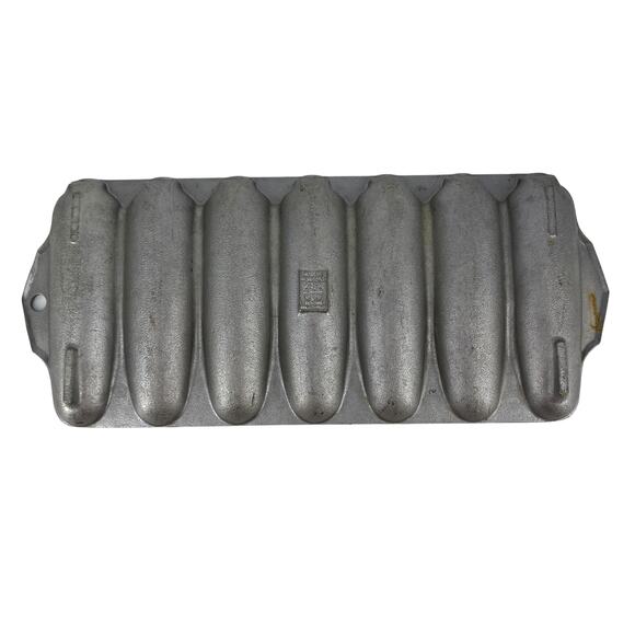 Vintage WEAREVER Corn Bread Baking Pan Aluminum 2707 Seven Sticks - Picture 7 of 10